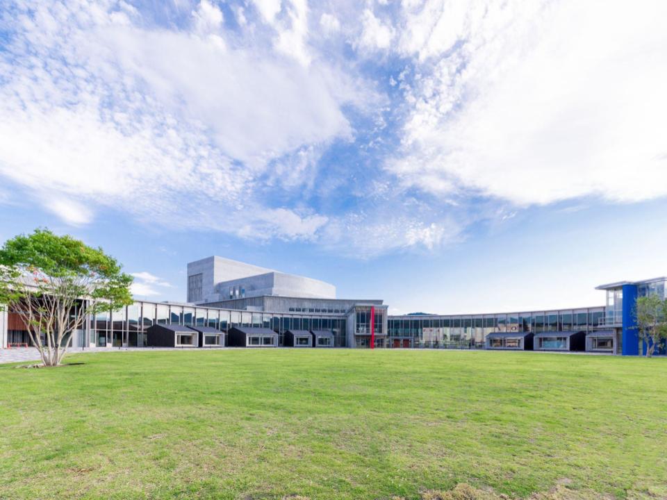 上田市交流文化芸術センター「サントミューゼ」
